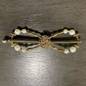 Elegant Gold and Pearl Hair Clip